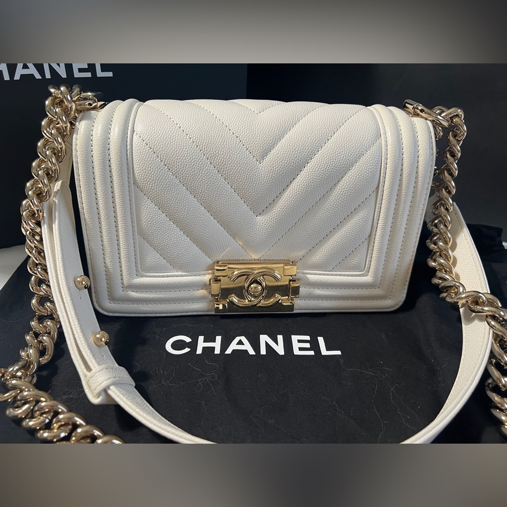 AUTHENTIC CHANEL 2022 Caviar Chevron Quilted Small Boy Flap White